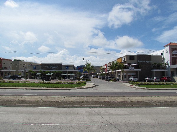 Las Pergolas Mall Las Pergolas Mall